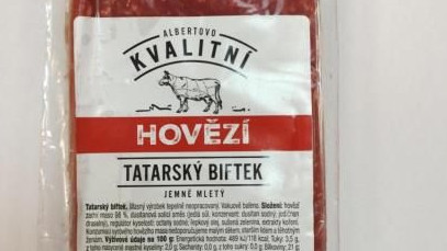 Místo chutného tataráku servíruje Albert nebezpečné zažívací potíže. Hygiena stahuje maso z trhu